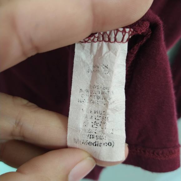 SWEET CLAIRE Womens Maroon Red M Long Sleeve Graphic Top Shirt Soft Lightweight‎ - Picture 8 of 8